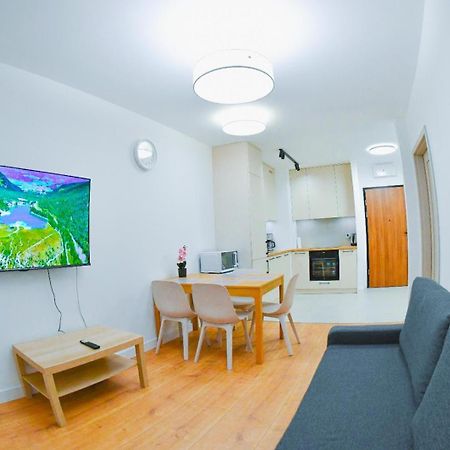 Elegant Two-Room Apartment, Sleeps 4, Near Turon Arena, With Balcony Krakow Luaran gambar