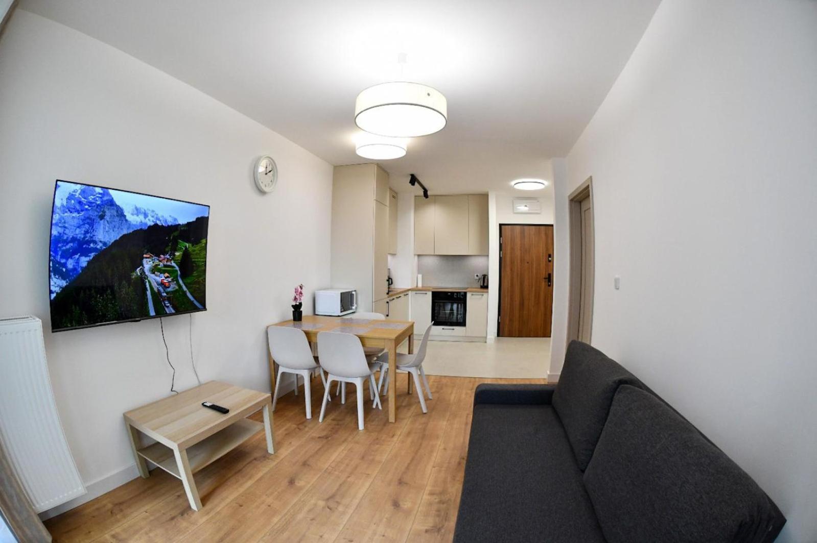 Elegant Two-Room Apartment, Sleeps 4, Near Turon Arena, With Balcony Krakow Luaran gambar